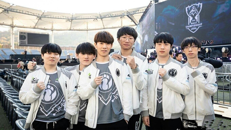 apEX ：这可能是 ZywOo 长时间以来第一次陷入低迷。目前没有明确的第一名队伍。