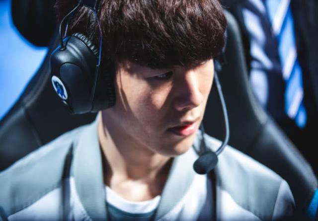 作为LCK现存的两位全球总冠军射手，Deft和Viper这次在联赛中的交手堪称万众期待