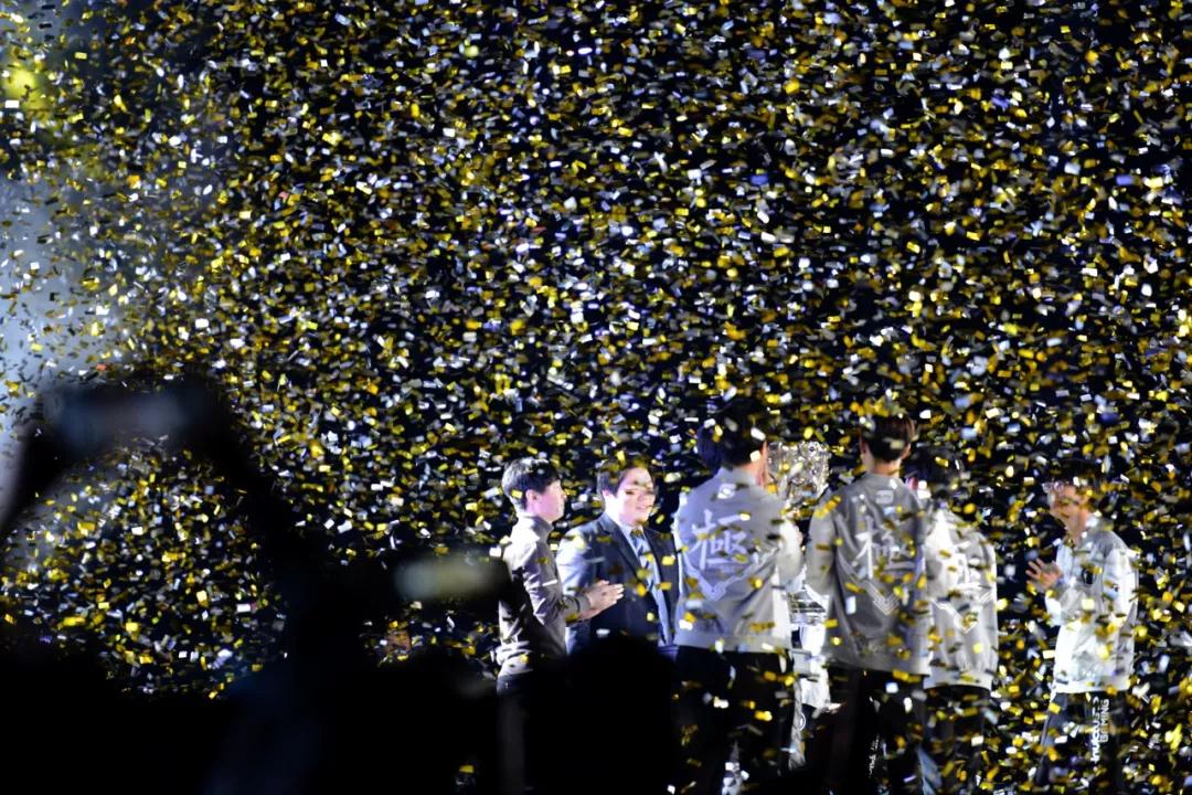 LPL季后赛下月开打，季后赛局势你怎么看？