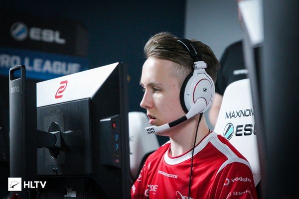 《英雄联盟手游》官方发布了2023年春节期间即将到来的4.0“花火绽春”大版本